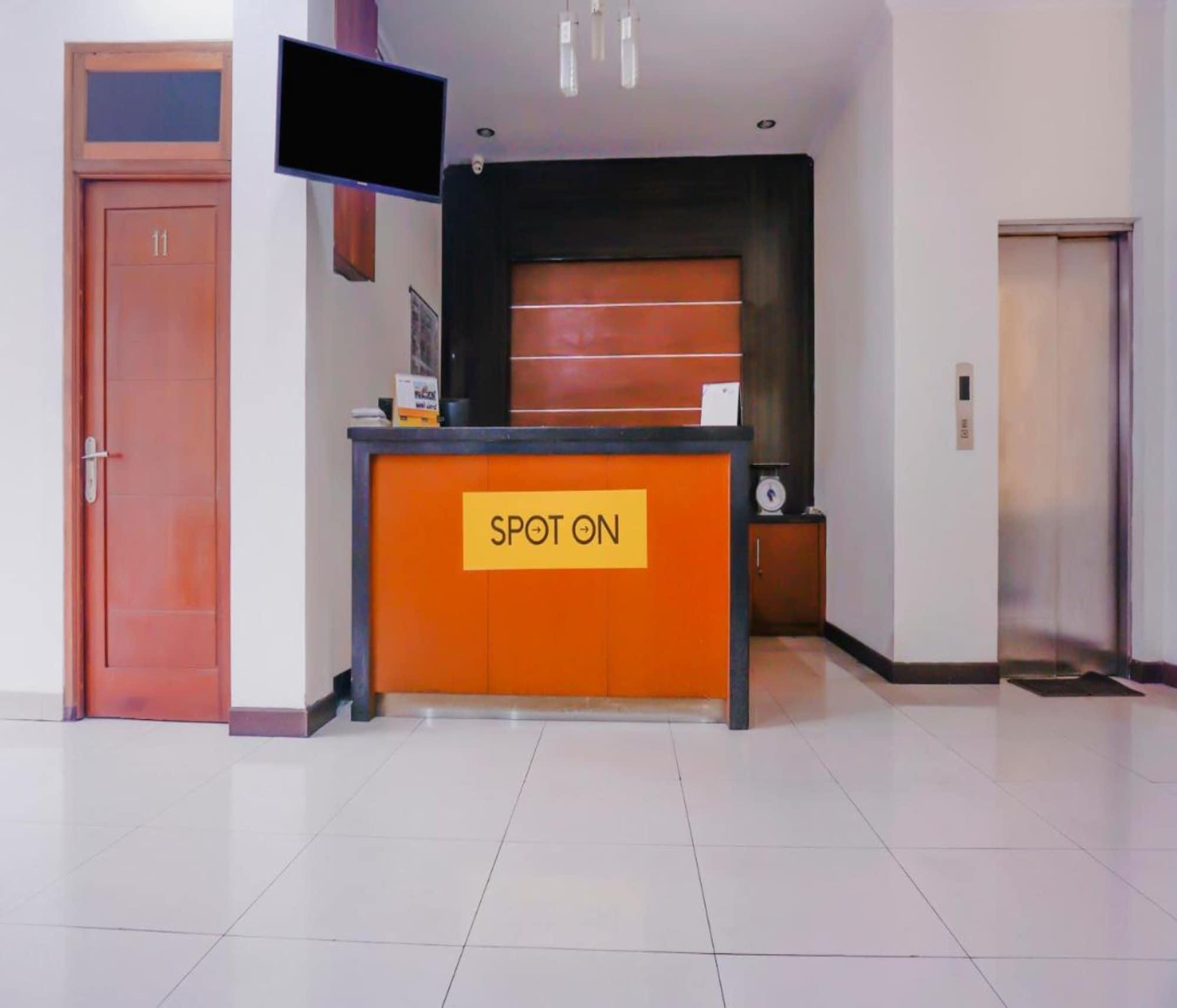 Oyo 2357 Syariah Grand Raudhah Hotell Jakarta Eksteriør bilde